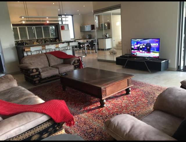 6 BEDROOM PROPERTY TO RENT IN WATERKLOOF RIDGE